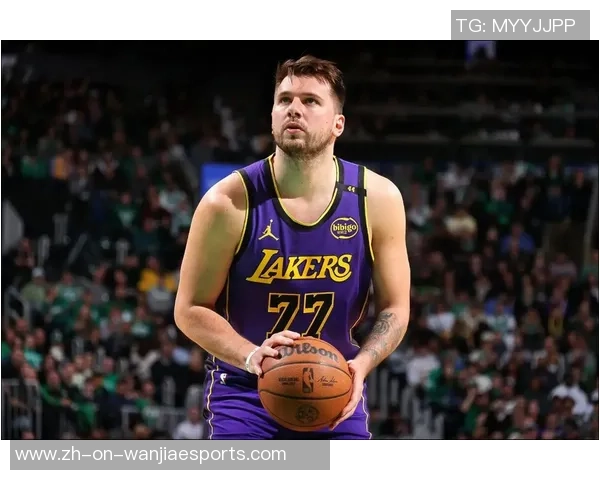 感到振奋,里夫斯谈詹姆斯回归:他能处理东契奇被包夹的问题 感到振奋,里夫斯谈詹姆斯回归:他能处理东契奇被包夹的问题